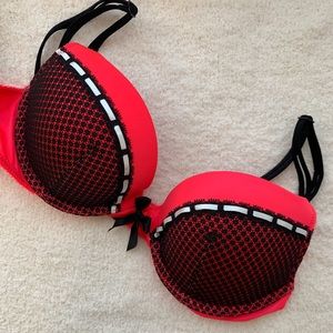 Victoria’s Secret Very Sexy push up bra